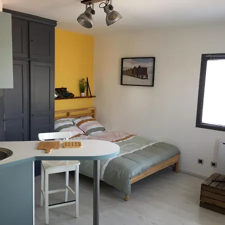 Charmant Studio Perche Au Coeur De Valence Historique *