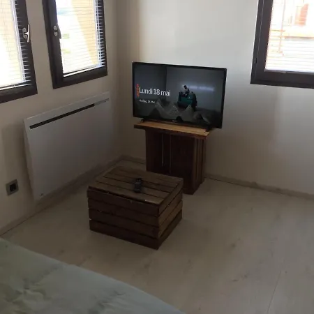 Charmant Studio Perche Au Coeur De Valence Historique *