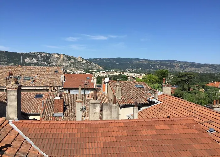 Charmant Studio Perche Au Coeur De Valence Historique * Valence